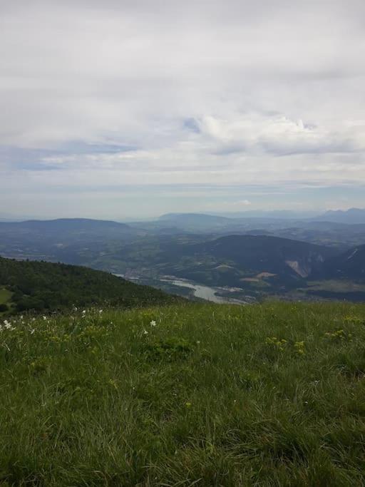 Le Gite Des Cascades Bassy Esterno foto