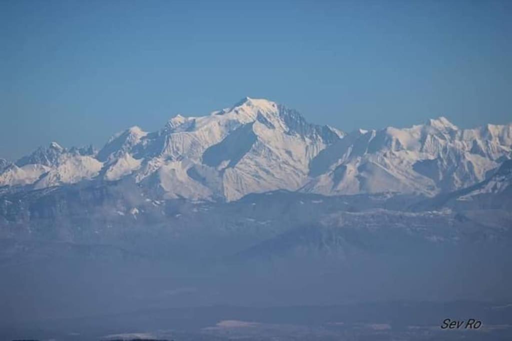 Le Gite Des Cascades Bassy Esterno foto